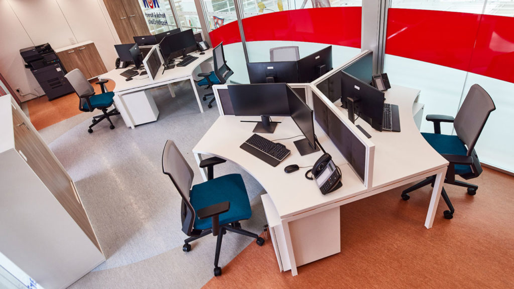 120 degree desks with fabric desktop divider screens