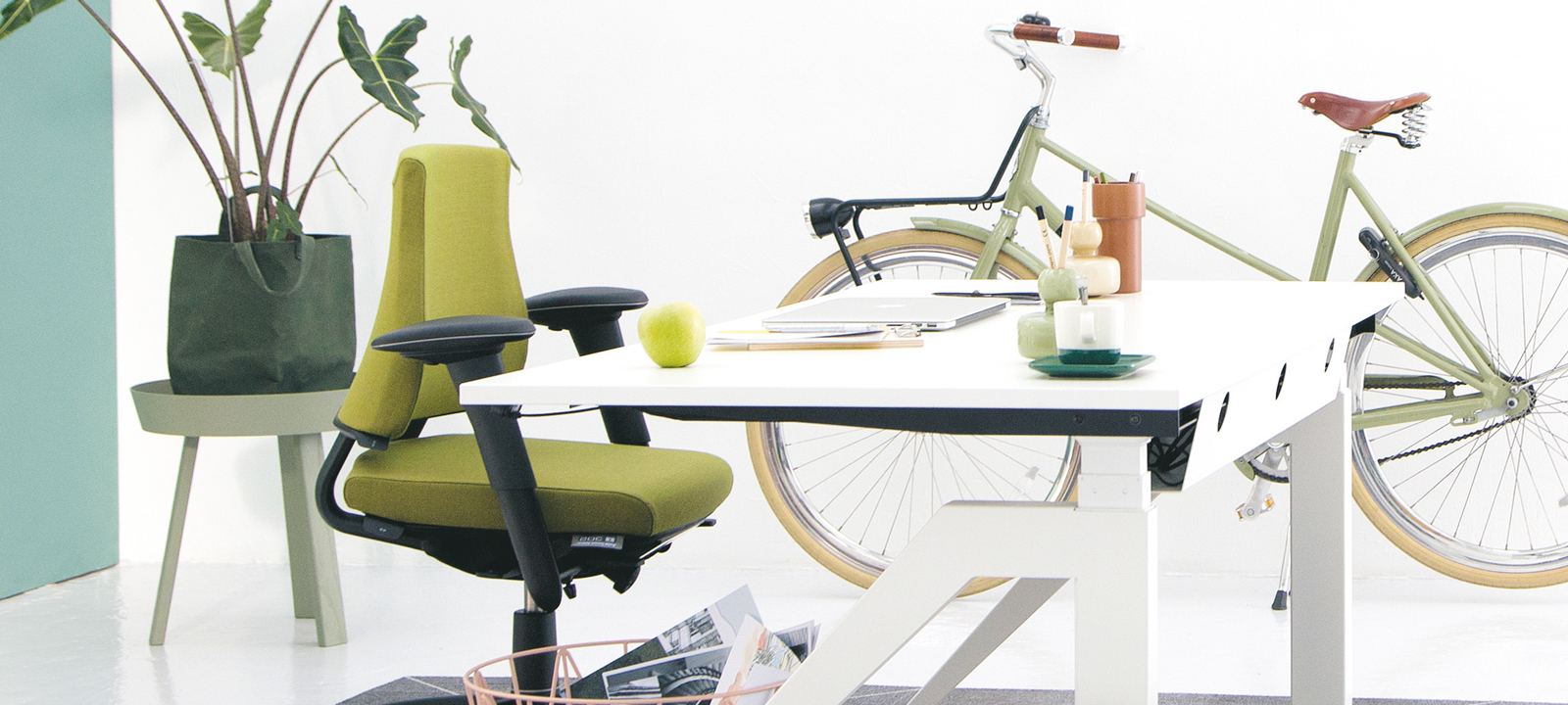 Axia office task chair in green