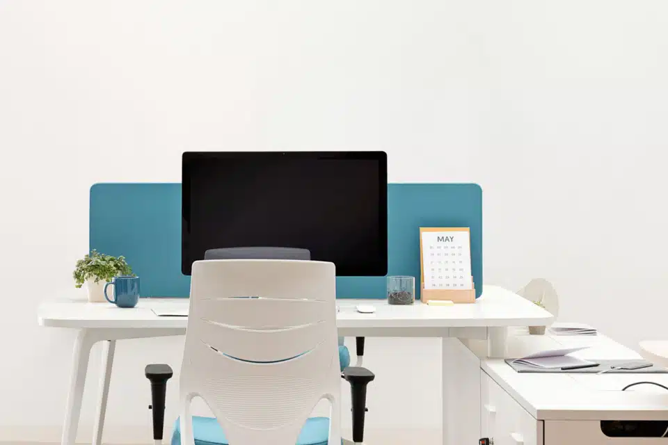 A small whit office room with a desk.